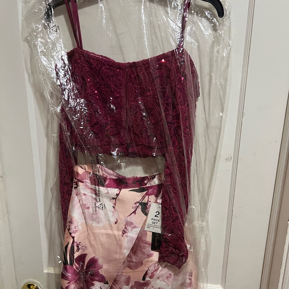 SIZE 7 JUNIOR BLUSH RASPBERRY 2 PIECE SEQUIN HEARTS PROM DRESS